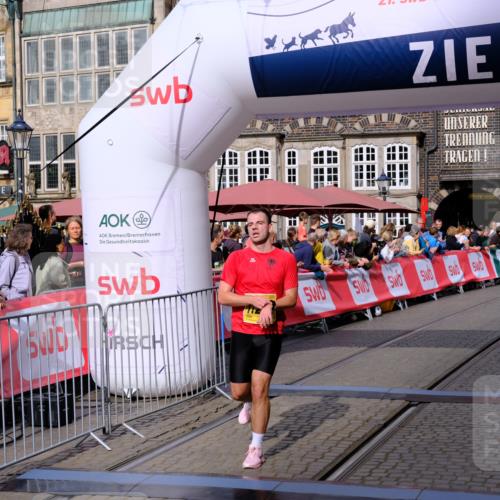 13.09.2026 - 21. swb-Marathon Bremen Tim E. http://msf.ph/oto/10299747 13.09.2026 10:39:33 Ziel 11227, 11454, 12003, 13556, 13641 meine-sportfotos.de
