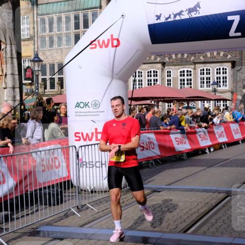 13.09.2026 - 21. swb-Marathon Bremen Tim E. http://msf.ph/oto/10299758 13.09.2026 10:39:33 Ziel 11227, 11454, 12003, 13556, 13641 meine-sportfotos.de