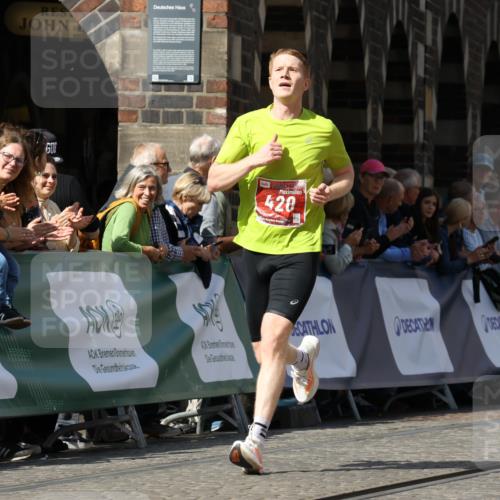 13.09.2026 - 21. swb-Marathon Bremen Strokosch-Dieckow http://msf.ph/oto/10299777 13.09.2026 12:47:53 Ziel 420, 1161, 1783, 358, 447 meine-sportfotos.de