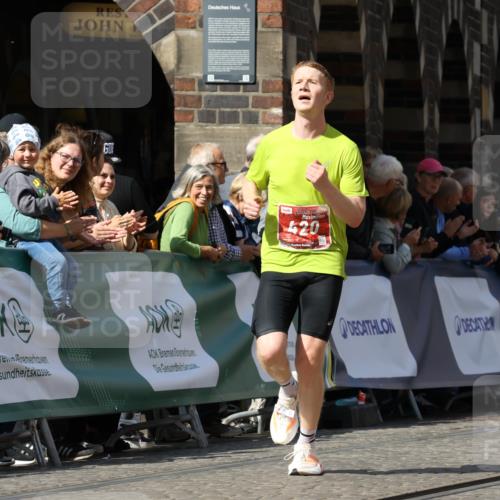 13.09.2026 - 21. swb-Marathon Bremen Strokosch-Dieckow http://msf.ph/oto/10299787 13.09.2026 12:47:53 Ziel 420, 1161, 1783, 358, 447 meine-sportfotos.de