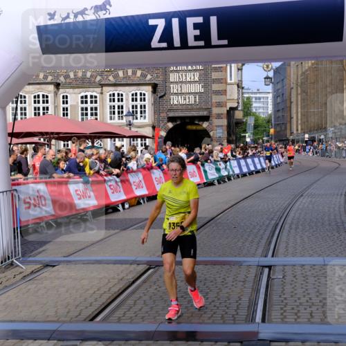 13.09.2026 - 21. swb-Marathon Bremen Tim E. http://msf.ph/oto/10299788 13.09.2026 10:39:38 Ziel 11227, 11454, 11713, 13556, 13641 meine-sportfotos.de