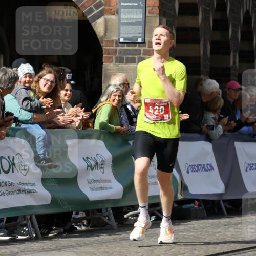 13.09.2026 - 21. swb-Marathon Bremen Strokosch-Dieckow http://msf.ph/oto/10299793 13.09.2026 12:47:53 Ziel 420, 1161, 1783, 358, 447 meine-sportfotos.de