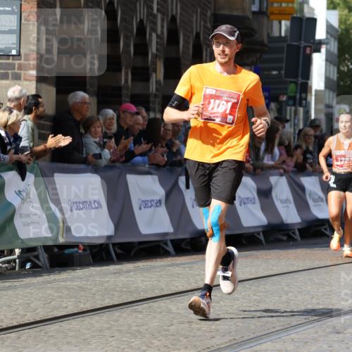 13.09.2026 - 21. swb-Marathon Bremen Strokosch-Dieckow http://msf.ph/oto/10299804 13.09.2026 12:48:04 Ziel 875, 991, 1161, 1783 meine-sportfotos.de