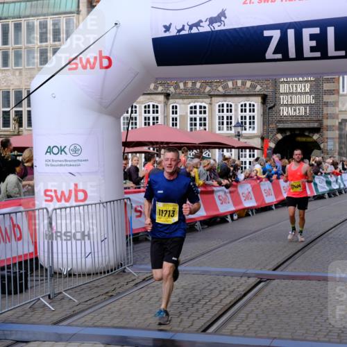 13.09.2026 - 21. swb-Marathon Bremen Tim E. http://msf.ph/oto/10299809 13.09.2026 10:39:47 Ziel 11713, 12404, 13513, 13556 meine-sportfotos.de