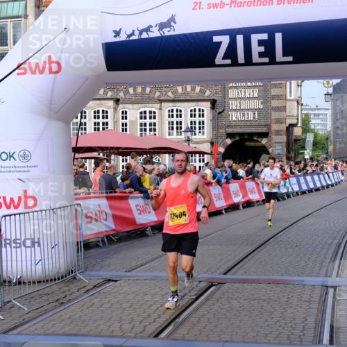 13.09.2026 - 21. swb-Marathon Bremen Tim E. http://msf.ph/oto/10299819 13.09.2026 10:39:49 Ziel 11713, 12404, 13513, 13556, 13642 meine-sportfotos.de