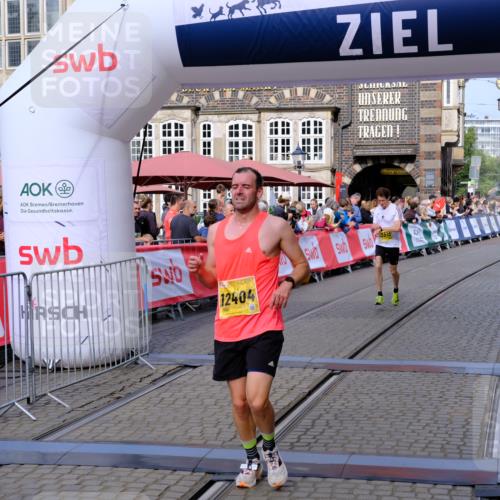 13.09.2026 - 21. swb-Marathon Bremen Tim E. http://msf.ph/oto/10299839 13.09.2026 10:39:49 Ziel 11713, 12404, 13513, 13556, 13642 meine-sportfotos.de