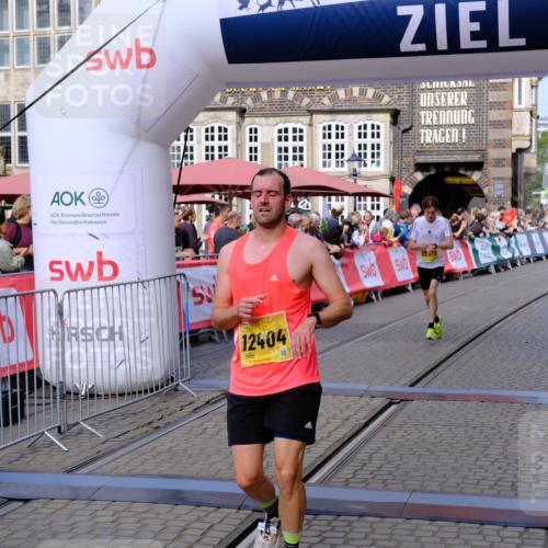 13.09.2026 - 21. swb-Marathon Bremen Tim E. http://msf.ph/oto/10299843 13.09.2026 10:39:50 Ziel 11713, 12404, 13513, 13642 meine-sportfotos.de