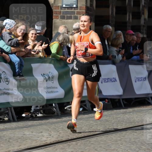 13.09.2026 - 21. swb-Marathon Bremen Strokosch-Dieckow http://msf.ph/oto/10299848 13.09.2026 12:48:07 Ziel 875, 991, 1161, 1783 meine-sportfotos.de
