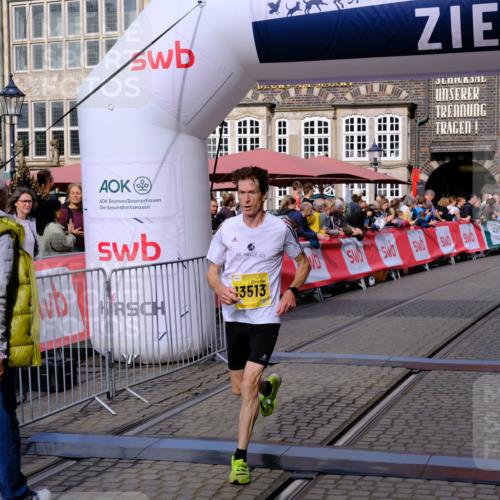 13.09.2026 - 21. swb-Marathon Bremen Tim E. http://msf.ph/oto/10299855 13.09.2026 10:39:52 Ziel 11713, 12404, 13513, 13642 meine-sportfotos.de