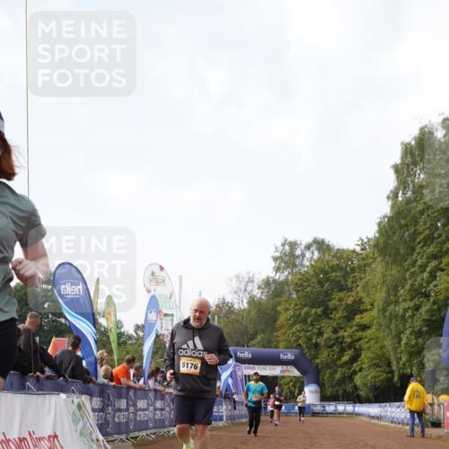 13.09.2026 - Airport Race Dennis Weichert http://msf.ph/oto/10299856 13.09.2026 10:37:44 Ziel 5176, 5214, 5303, 5387 meine-sportfotos.de