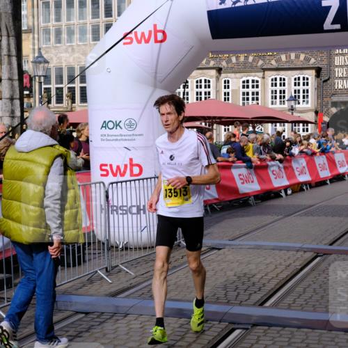 13.09.2026 - 21. swb-Marathon Bremen Tim E. http://msf.ph/oto/10299858 13.09.2026 10:39:52 Ziel 11713, 12404, 13513, 13642 meine-sportfotos.de