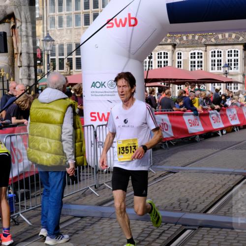 13.09.2026 - 21. swb-Marathon Bremen Tim E. http://msf.ph/oto/10299864 13.09.2026 10:39:53 Ziel 11713, 12404, 13513, 13642 meine-sportfotos.de