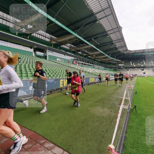 13.09.2026 - 21. swb-Marathon Bremen Michael Burmester http://msf.ph/oto/10299867 13.09.2026 10:37:49 Laufen im Stadion 10090, 10091, 10092, 10150, 10153, 10154, 10168, 10186, 10188, 10190, 10198, 10205, 10237, 10257, 10260, 10273, 10274, 10278, 10283, 10296, 10305, 10315, 10323, 10327, 10331, 10332, 10338, 10370, 10375, 10376, 10390, 10411, 10429, 10432, 10444, 10465, 10488, 10497, 10500, 10516, 10526, 10531, 10598, 10613, 10633, 10645, 10647, 10648, 10654, 10659, 10661, 10663, 10674, 10681, 10682, 10695, 10697, 10802, 10823 meine-sportfotos.de