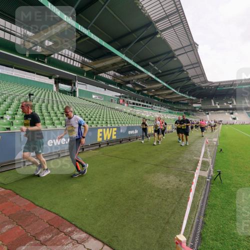 13.09.2026 - 21. swb-Marathon Bremen Michael Burmester http://msf.ph/oto/10299875 13.09.2026 10:37:51 Laufen im Stadion 10090, 10091, 10092, 10150, 10153, 10154, 10168, 10186, 10188, 10190, 10198, 10205, 10237, 10257, 10259, 10260, 10273, 10274, 10283, 10296, 10305, 10315, 10323, 10327, 10331, 10332, 10370, 10375, 10376, 10390, 10411, 10429, 10432, 10444, 10465, 10488, 10497, 10500, 10516, 10526, 10531, 10598, 10613, 10633, 10645, 10647, 10648, 10654, 10659, 10661, 10663, 10674, 10681, 10682, 10695, 10697, 10802, 10823 meine-sportfotos.de