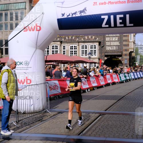 13.09.2026 - 21. swb-Marathon Bremen Tim E. http://msf.ph/oto/10299879 13.09.2026 10:39:57 Ziel 11713, 12404, 13513, 13642 meine-sportfotos.de