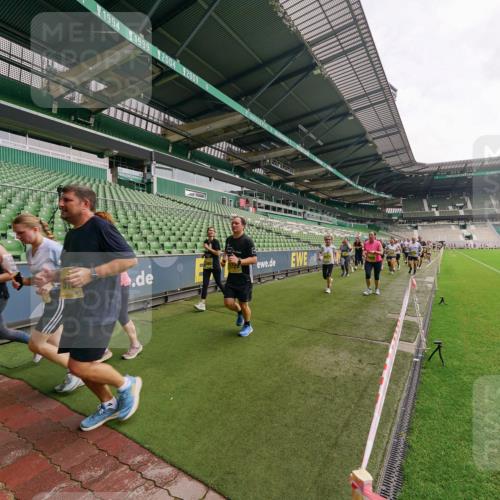 13.09.2026 - 21. swb-Marathon Bremen Michael Burmester http://msf.ph/oto/10299883 13.09.2026 10:37:54 Laufen im Stadion 10090, 10091, 10092, 10150, 10153, 10154, 10168, 10186, 10188, 10190, 10198, 10205, 10237, 10257, 10259, 10260, 10273, 10274, 10283, 10296, 10305, 10315, 10323, 10327, 10331, 10332, 10370, 10375, 10376, 10390, 10429, 10432, 10444, 10465, 10488, 10497, 10500, 10516, 10526, 10598, 10613, 10633, 10645, 10647, 10648, 10654, 10659, 10661, 10663, 10674, 10681, 10682, 10695, 10697, 10802, 10823 meine-sportfotos.de