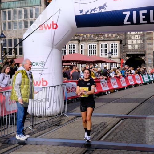 13.09.2026 - 21. swb-Marathon Bremen Tim E. http://msf.ph/oto/10299885 13.09.2026 10:39:58 Ziel 11713, 12339, 12404, 13513, 13642 meine-sportfotos.de