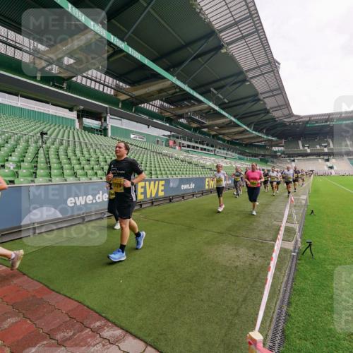 13.09.2026 - 21. swb-Marathon Bremen Michael Burmester http://msf.ph/oto/10299886 13.09.2026 10:37:55 Laufen im Stadion 10090, 10091, 10092, 10150, 10153, 10154, 10168, 10186, 10188, 10190, 10198, 10205, 10237, 10257, 10259, 10260, 10273, 10274, 10283, 10296, 10305, 10315, 10323, 10327, 10331, 10332, 10370, 10375, 10376, 10390, 10429, 10432, 10444, 10465, 10488, 10497, 10500, 10516, 10526, 10598, 10613, 10633, 10645, 10647, 10648, 10654, 10659, 10661, 10663, 10674, 10681, 10682, 10695, 10697, 10802, 10823 meine-sportfotos.de