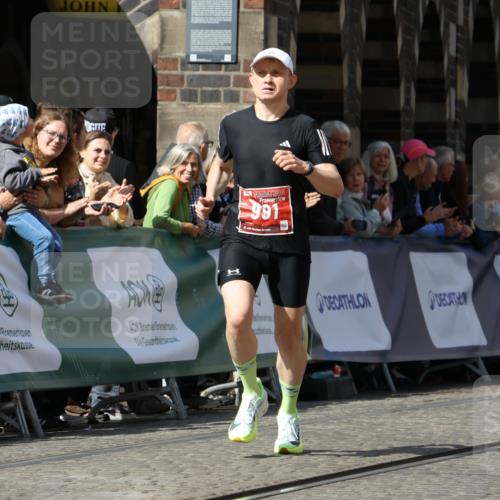 13.09.2026 - 21. swb-Marathon Bremen Strokosch-Dieckow http://msf.ph/oto/10299887 13.09.2026 12:48:09 Ziel 875, 991, 1161, 1783 meine-sportfotos.de
