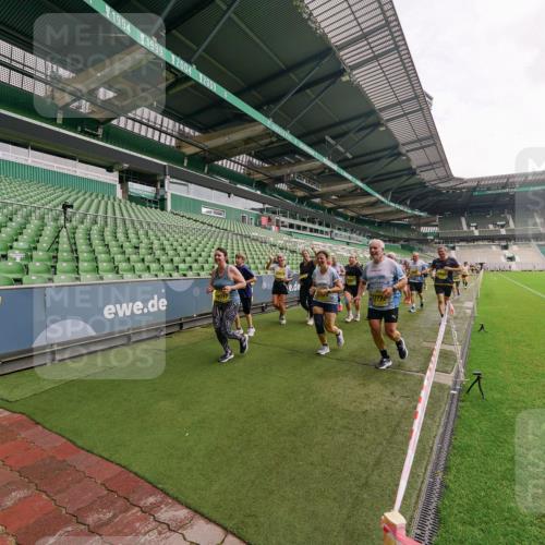 13.09.2026 - 21. swb-Marathon Bremen Michael Burmester http://msf.ph/oto/10299894 13.09.2026 10:37:58 Laufen im Stadion 10090, 10091, 10092, 10150, 10153, 10154, 10168, 10186, 10188, 10190, 10198, 10205, 10237, 10257, 10259, 10260, 10273, 10274, 10283, 10296, 10305, 10315, 10323, 10327, 10331, 10332, 10370, 10375, 10376, 10390, 10429, 10432, 10444, 10465, 10488, 10497, 10500, 10516, 10526, 10598, 10613, 10633, 10645, 10647, 10648, 10654, 10659, 10661, 10663, 10674, 10681, 10682, 10695, 10697, 10802, 10823 meine-sportfotos.de