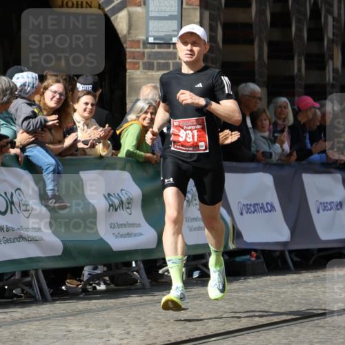 13.09.2026 - 21. swb-Marathon Bremen Strokosch-Dieckow http://msf.ph/oto/10299897 13.09.2026 12:48:09 Ziel 875, 991, 1161, 1783 meine-sportfotos.de