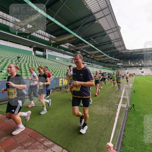 13.09.2026 - 21. swb-Marathon Bremen Michael Burmester http://msf.ph/oto/10299906 13.09.2026 10:38:01 Laufen im Stadion 10090, 10091, 10092, 10150, 10153, 10154, 10168, 10186, 10188, 10190, 10198, 10205, 10237, 10257, 10259, 10260, 10273, 10274, 10283, 10296, 10305, 10315, 10323, 10327, 10331, 10332, 10370, 10375, 10376, 10390, 10432, 10444, 10465, 10488, 10497, 10500, 10516, 10526, 10598, 10613, 10633, 10645, 10647, 10648, 10654, 10659, 10661, 10663, 10674, 10681, 10682, 10695, 10697, 10802, 10823 meine-sportfotos.de