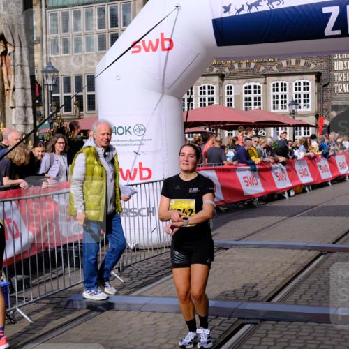 13.09.2026 - 21. swb-Marathon Bremen Tim E. http://msf.ph/oto/10299909 13.09.2026 10:39:58 Ziel 11713, 12339, 12404, 13513, 13642 meine-sportfotos.de
