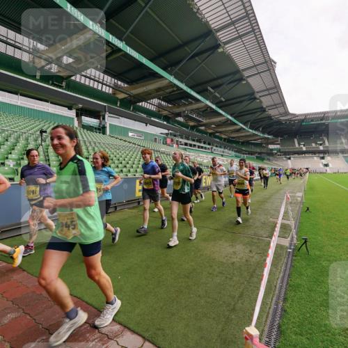 13.09.2026 - 21. swb-Marathon Bremen Michael Burmester http://msf.ph/oto/10299923 13.09.2026 10:38:05 Laufen im Stadion 10090, 10091, 10092, 10150, 10153, 10154, 10168, 10186, 10188, 10190, 10198, 10205, 10237, 10257, 10259, 10260, 10273, 10274, 10283, 10296, 10305, 10315, 10323, 10327, 10331, 10332, 10370, 10375, 10376, 10432, 10444, 10465, 10488, 10497, 10500, 10516, 10526, 10598, 10613, 10633, 10645, 10647, 10648, 10654, 10659, 10661, 10663, 10674, 10681, 10682, 10695, 10697, 10802, 10823 meine-sportfotos.de