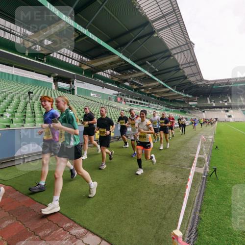13.09.2026 - 21. swb-Marathon Bremen Michael Burmester http://msf.ph/oto/10299927 13.09.2026 10:38:06 Laufen im Stadion 10090, 10091, 10092, 10150, 10153, 10154, 10168, 10186, 10188, 10190, 10198, 10205, 10237, 10257, 10259, 10260, 10273, 10274, 10283, 10296, 10305, 10315, 10323, 10327, 10331, 10332, 10370, 10375, 10376, 10432, 10444, 10465, 10488, 10497, 10500, 10516, 10526, 10598, 10613, 10633, 10645, 10647, 10648, 10654, 10659, 10661, 10663, 10674, 10681, 10682, 10695, 10697, 10802, 10823 meine-sportfotos.de