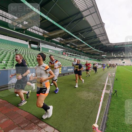 13.09.2026 - 21. swb-Marathon Bremen Michael Burmester http://msf.ph/oto/10299932 13.09.2026 10:38:07 Laufen im Stadion 10090, 10091, 10092, 10150, 10153, 10154, 10168, 10186, 10188, 10190, 10198, 10205, 10237, 10259, 10260, 10273, 10274, 10283, 10296, 10305, 10315, 10323, 10327, 10331, 10332, 10370, 10375, 10376, 10432, 10444, 10465, 10488, 10497, 10500, 10516, 10526, 10598, 10613, 10633, 10645, 10647, 10648, 10654, 10659, 10661, 10663, 10674, 10681, 10682, 10695, 10697, 10802, 10823 meine-sportfotos.de