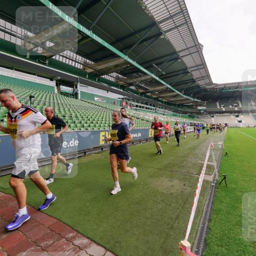 13.09.2026 - 21. swb-Marathon Bremen Michael Burmester http://msf.ph/oto/10299937 13.09.2026 10:38:07 Laufen im Stadion 10090, 10091, 10092, 10150, 10153, 10154, 10168, 10186, 10188, 10190, 10198, 10205, 10237, 10259, 10260, 10273, 10274, 10283, 10296, 10305, 10315, 10323, 10327, 10331, 10332, 10370, 10375, 10376, 10432, 10444, 10465, 10488, 10497, 10500, 10516, 10526, 10598, 10613, 10633, 10645, 10647, 10648, 10654, 10659, 10661, 10663, 10674, 10681, 10682, 10695, 10697, 10802, 10823 meine-sportfotos.de