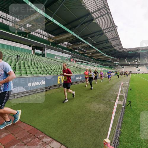 13.09.2026 - 21. swb-Marathon Bremen Michael Burmester http://msf.ph/oto/10299940 13.09.2026 10:38:09 Laufen im Stadion 10090, 10091, 10092, 10150, 10153, 10154, 10168, 10186, 10188, 10190, 10198, 10205, 10237, 10259, 10260, 10273, 10274, 10283, 10296, 10305, 10315, 10323, 10327, 10331, 10332, 10370, 10375, 10376, 10432, 10444, 10465, 10488, 10497, 10500, 10516, 10526, 10595, 10598, 10613, 10630, 10633, 10645, 10647, 10648, 10654, 10659, 10661, 10663, 10674, 10681, 10682, 10695, 10697, 10802, 10823 meine-sportfotos.de
