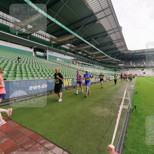 13.09.2026 - 21. swb-Marathon Bremen Michael Burmester http://msf.ph/oto/10299952 13.09.2026 10:38:12 Laufen im Stadion 10090, 10091, 10092, 10150, 10168, 10186, 10188, 10190, 10205, 10237, 10238, 10259, 10260, 10273, 10274, 10283, 10305, 10315, 10323, 10327, 10331, 10332, 10370, 10375, 10376, 10432, 10444, 10465, 10488, 10497, 10500, 10516, 10526, 10595, 10598, 10613, 10630, 10645, 10647, 10648, 10654, 10659, 10661, 10663, 10674, 10681, 10682, 10695, 10697, 10802, 10823 meine-sportfotos.de