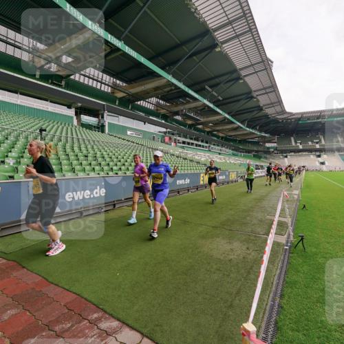 13.09.2026 - 21. swb-Marathon Bremen Michael Burmester http://msf.ph/oto/10299955 13.09.2026 10:38:13 Laufen im Stadion 10090, 10091, 10092, 10150, 10168, 10186, 10188, 10190, 10205, 10237, 10238, 10259, 10260, 10273, 10274, 10283, 10305, 10315, 10323, 10327, 10331, 10332, 10370, 10375, 10376, 10432, 10444, 10457, 10465, 10469, 10488, 10497, 10500, 10516, 10526, 10595, 10598, 10613, 10630, 10645, 10647, 10648, 10654, 10659, 10661, 10663, 10674, 10681, 10682, 10695, 10697, 10802, 10823 meine-sportfotos.de