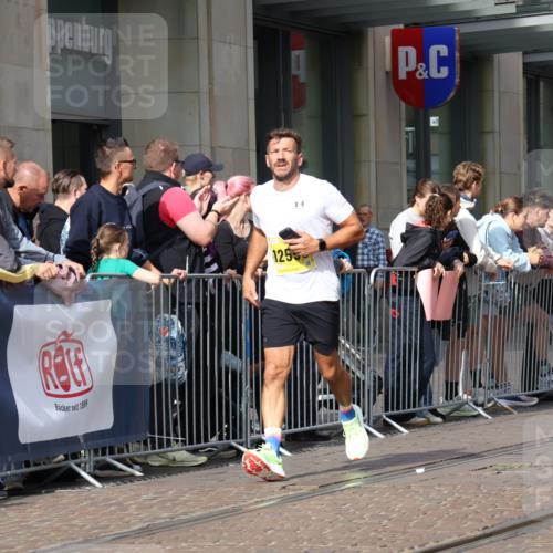 13.09.2026 - 21. swb-Marathon Bremen Strokosch-Dieckow http://msf.ph/oto/10299964 13.09.2026 10:47:38 Ziel 10142, 10172, 10329, 10393, 10592, 11018, 11193, 11360, 11634, 11735, 11894, 12278, 12354, 12487, 12558, 13620, 10189, 10210, 10223, 10270, 10310, 10319, 10594, 10807, 10860, 10873, 10898, 11130, 11187, 11269, 11469, 11646, 11809, 11894, 12048, 12077, 12195, 12296, 12318, 12547, 13521, 13528, 13545 meine-sportfotos.de