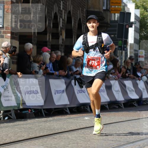 13.09.2026 - 21. swb-Marathon Bremen Strokosch-Dieckow http://msf.ph/oto/10299965 13.09.2026 12:48:16 Ziel 358, 447, 875, 5428 meine-sportfotos.de