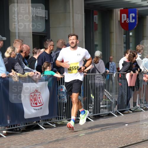 13.09.2026 - 21. swb-Marathon Bremen Strokosch-Dieckow http://msf.ph/oto/10299975 13.09.2026 10:47:38 Ziel 10142, 10172, 10329, 10393, 10592, 11018, 11193, 11360, 11634, 11735, 11894, 12278, 12354, 12487, 12558, 13620, 10189, 10210, 10223, 10270, 10310, 10319, 10594, 10807, 10860, 10873, 10898, 11130, 11187, 11269, 11469, 11646, 11809, 11894, 12048, 12077, 12195, 12296, 12318, 12547, 13521, 13528, 13545 meine-sportfotos.de