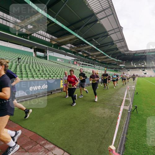 13.09.2026 - 21. swb-Marathon Bremen Michael Burmester http://msf.ph/oto/10299976 13.09.2026 10:38:20 Laufen im Stadion 10090, 10091, 10150, 10168, 10186, 10188, 10190, 10204, 10205, 10238, 10259, 10260, 10273, 10274, 10283, 10305, 10315, 10323, 10327, 10331, 10332, 10360, 10363, 10364, 10370, 10375, 10376, 10404, 10432, 10444, 10457, 10465, 10469, 10488, 10516, 10526, 10595, 10598, 10630, 10645, 10654, 10659, 10661, 10663, 10674, 10681, 10682, 10686, 10695, 10697, 10802, 10823 meine-sportfotos.de
