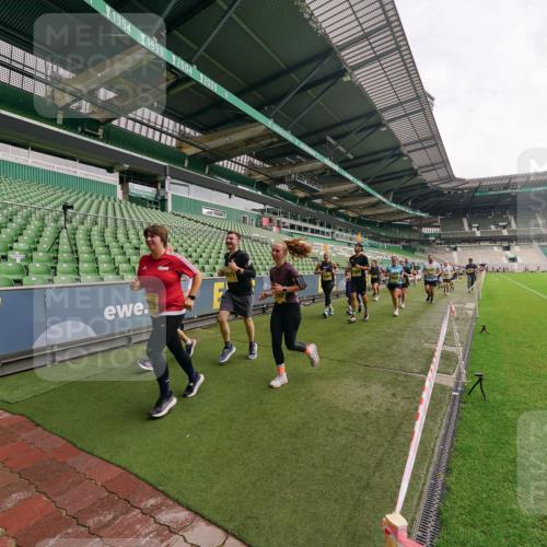 13.09.2026 - 21. swb-Marathon Bremen Michael Burmester http://msf.ph/oto/10299980 13.09.2026 10:38:21 Laufen im Stadion 10090, 10091, 10150, 10168, 10186, 10188, 10190, 10204, 10205, 10238, 10259, 10260, 10273, 10274, 10283, 10305, 10315, 10323, 10327, 10331, 10332, 10360, 10363, 10364, 10370, 10375, 10376, 10404, 10432, 10444, 10457, 10465, 10469, 10488, 10516, 10526, 10595, 10598, 10630, 10645, 10654, 10659, 10661, 10663, 10674, 10681, 10682, 10686, 10695, 10697, 10802, 10823 meine-sportfotos.de