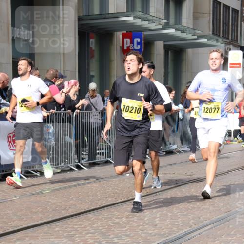 13.09.2026 - 21. swb-Marathon Bremen Strokosch-Dieckow http://msf.ph/oto/10299984 13.09.2026 10:47:39 Ziel 10142, 10172, 10329, 10393, 10592, 11018, 11058, 11193, 11360, 11634, 11735, 12278, 12354, 12487, 12558, 13620, 10189, 10210, 10223, 10270, 10310, 10393, 10594, 10807, 10860, 10873, 10898, 11130, 11269, 11469, 11646, 11809, 11894, 12077, 12195, 12296, 12318, 12547, 13521, 13528, 13545 meine-sportfotos.de