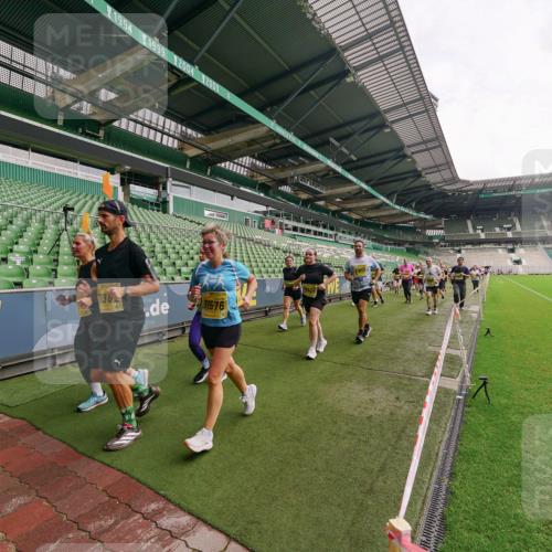 13.09.2026 - 21. swb-Marathon Bremen Michael Burmester http://msf.ph/oto/10299987 13.09.2026 10:38:24 Laufen im Stadion 10090, 10091, 10139, 10150, 10168, 10186, 10188, 10190, 10204, 10205, 10238, 10259, 10260, 10273, 10274, 10283, 10305, 10315, 10323, 10327, 10360, 10363, 10364, 10370, 10375, 10376, 10404, 10432, 10444, 10457, 10465, 10469, 10488, 10505, 10516, 10526, 10595, 10598, 10630, 10645, 10654, 10659, 10661, 10663, 10674, 10681, 10682, 10686, 10695, 10697, 10802, 10823 meine-sportfotos.de