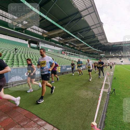 13.09.2026 - 21. swb-Marathon Bremen Michael Burmester http://msf.ph/oto/10299999 13.09.2026 10:38:26 Laufen im Stadion 10090, 10091, 10139, 10150, 10168, 10188, 10190, 10204, 10205, 10238, 10259, 10260, 10273, 10274, 10283, 10305, 10315, 10323, 10327, 10360, 10363, 10364, 10370, 10375, 10376, 10378, 10404, 10432, 10444, 10457, 10465, 10469, 10488, 10505, 10510, 10516, 10526, 10595, 10598, 10630, 10645, 10654, 10661, 10663, 10664, 10674, 10681, 10682, 10686, 10695, 10697, 10802, 10823 meine-sportfotos.de