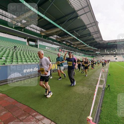 13.09.2026 - 21. swb-Marathon Bremen Michael Burmester http://msf.ph/oto/10300008 13.09.2026 10:38:27 Laufen im Stadion 10090, 10091, 10135, 10139, 10150, 10168, 10188, 10190, 10204, 10205, 10238, 10259, 10260, 10273, 10274, 10283, 10305, 10315, 10323, 10327, 10360, 10363, 10364, 10370, 10375, 10376, 10378, 10404, 10432, 10444, 10457, 10465, 10469, 10488, 10505, 10510, 10511, 10516, 10526, 10595, 10598, 10630, 10645, 10654, 10661, 10663, 10664, 10674, 10681, 10682, 10686, 10695, 10697, 10802, 10823 meine-sportfotos.de