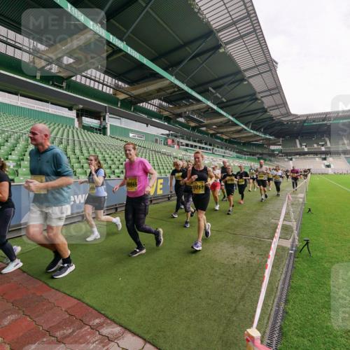 13.09.2026 - 21. swb-Marathon Bremen Michael Burmester http://msf.ph/oto/10300016 13.09.2026 10:38:29 Laufen im Stadion 10090, 10091, 10135, 10139, 10150, 10168, 10188, 10190, 10204, 10205, 10238, 10259, 10260, 10273, 10274, 10283, 10305, 10315, 10323, 10360, 10363, 10364, 10370, 10375, 10376, 10378, 10404, 10432, 10444, 10457, 10465, 10469, 10488, 10505, 10510, 10511, 10516, 10526, 10595, 10598, 10609, 10630, 10645, 10654, 10661, 10662, 10663, 10664, 10674, 10681, 10682, 10686, 10695, 10697, 10802, 10823 meine-sportfotos.de