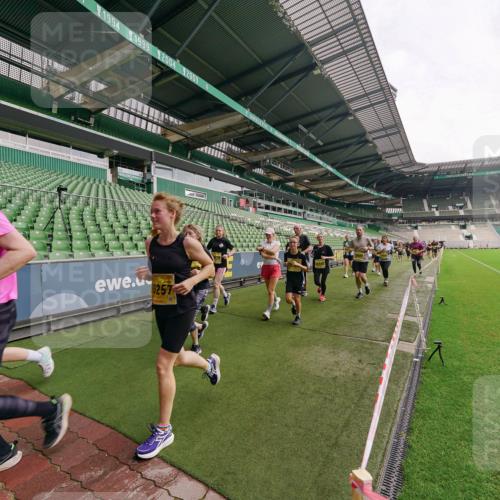 13.09.2026 - 21. swb-Marathon Bremen Michael Burmester http://msf.ph/oto/10300020 13.09.2026 10:38:29 Laufen im Stadion 10090, 10091, 10135, 10139, 10150, 10168, 10188, 10190, 10204, 10205, 10238, 10259, 10260, 10273, 10274, 10283, 10305, 10315, 10323, 10360, 10363, 10364, 10370, 10375, 10376, 10378, 10404, 10432, 10444, 10457, 10465, 10469, 10488, 10505, 10510, 10511, 10516, 10526, 10595, 10598, 10609, 10630, 10645, 10654, 10661, 10662, 10663, 10664, 10674, 10681, 10682, 10686, 10695, 10697, 10802, 10823 meine-sportfotos.de
