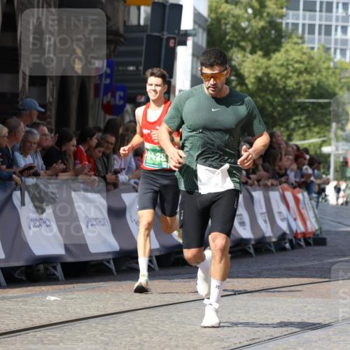 13.09.2026 - 21. swb-Marathon Bremen Strokosch-Dieckow http://msf.ph/oto/10300021 13.09.2026 12:48:24 Ziel 358, 447, 5428 meine-sportfotos.de