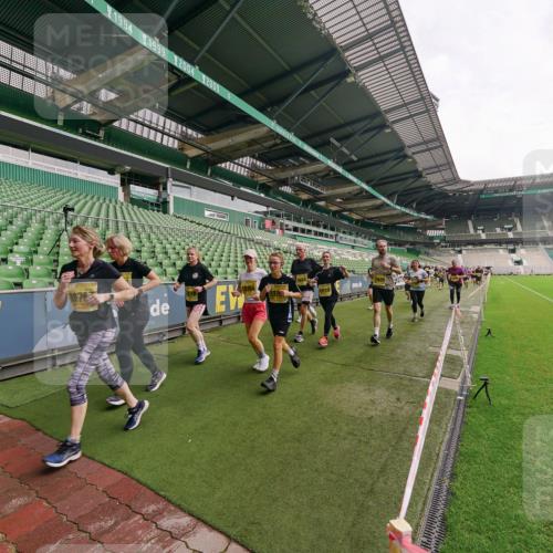 13.09.2026 - 21. swb-Marathon Bremen Michael Burmester http://msf.ph/oto/10300024 13.09.2026 10:38:30 Laufen im Stadion 10090, 10091, 10135, 10139, 10150, 10168, 10188, 10190, 10204, 10205, 10238, 10259, 10260, 10273, 10274, 10283, 10305, 10315, 10323, 10360, 10363, 10364, 10370, 10375, 10376, 10378, 10404, 10432, 10444, 10457, 10465, 10469, 10488, 10505, 10510, 10511, 10516, 10526, 10595, 10598, 10609, 10630, 10645, 10654, 10661, 10662, 10663, 10664, 10674, 10681, 10682, 10686, 10695, 10697, 10802, 10823 meine-sportfotos.de