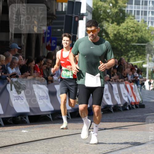 13.09.2026 - 21. swb-Marathon Bremen Strokosch-Dieckow http://msf.ph/oto/10300029 13.09.2026 12:48:24 Ziel 358, 447, 5428 meine-sportfotos.de