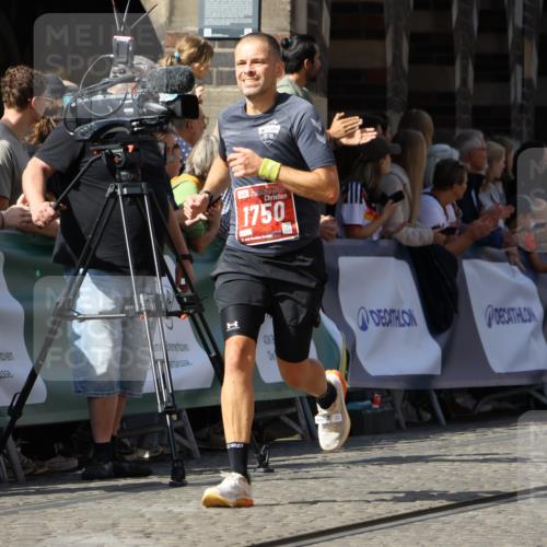13.09.2026 - 21. swb-Marathon Bremen Strokosch-Dieckow http://msf.ph/oto/10300030 13.09.2026 13:20:39 Ziel 201, 232, 334, 655, 1197, 1646, 1750, 1931, 2122, 2493, 2577, 2885, 2953, 3685, 4351, 5137, 5450, 5583, 6901, 7018, 7341, 7664, 8178, 9047, 9518, 9756, 13222, 541, 769, 1056, 1881, 2425, 2640, 3356, 3866, 4316, 4482, 4612, 5161, 5213, 5954, 6177, 6401, 6680, 7517, 8005, 8141, 8804, 9691, 13126 meine-sportfotos.de