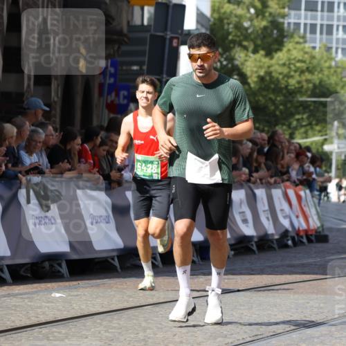 13.09.2026 - 21. swb-Marathon Bremen Strokosch-Dieckow http://msf.ph/oto/10300040 13.09.2026 12:48:24 Ziel 358, 447, 5428 meine-sportfotos.de